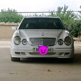 Mercedes-Benz E320 2001
