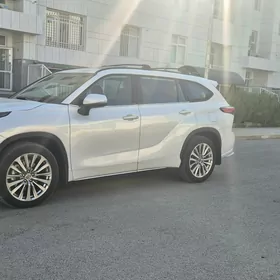 Toyota Highlander 2021