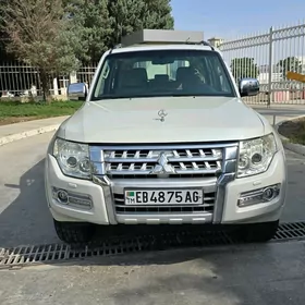 Mitsubishi Pajero 2015