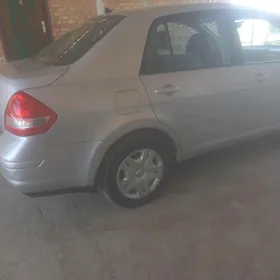 Nissan Versa 2010