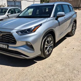 Toyota Highlander 2021