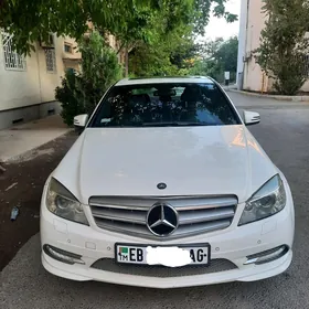 Mercedes-Benz C300 2011