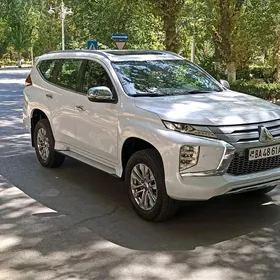 Mitsubishi Pajero 2020