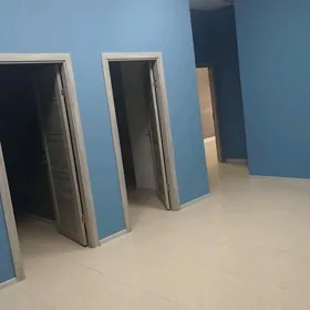 Obezdnoýda 100m² ofisimiz bar