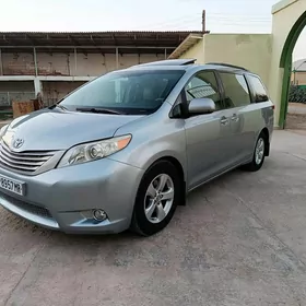 Toyota Sienna 2010