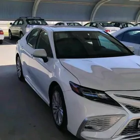 Toyota Camry 2021