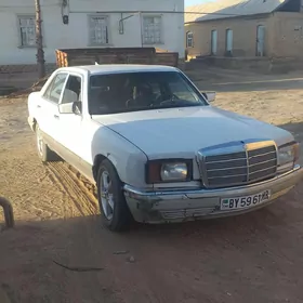 Mercedes-Benz 300E 1985