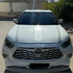 Toyota Highlander 2021