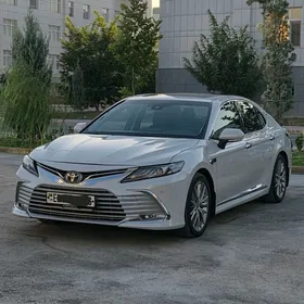 Toyota Camry 2021