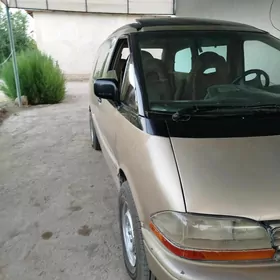 Toyota Previa 1990