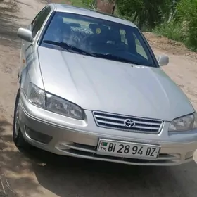 Toyota Camry 2001