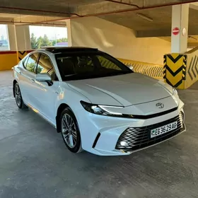 Toyota Camry Hybrid 2025