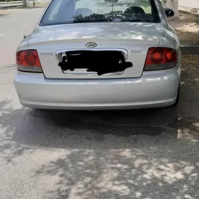Hyundai Sonata 2001