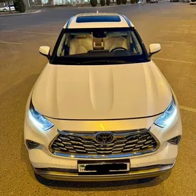Toyota Highlander 2021