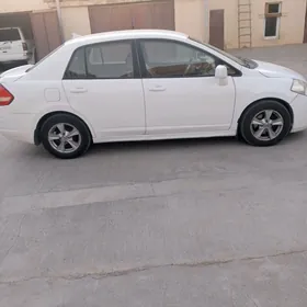 Nissan Tiida 2011