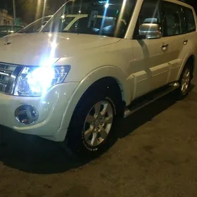 Mitsubishi Pajero 2013