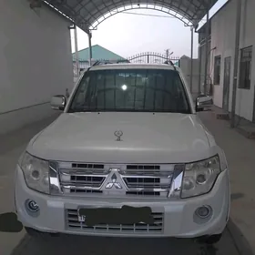 Mitsubishi Pajero 2013