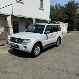 Mitsubishi Pajero 2011