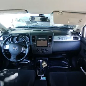 Nissan Versa 2010