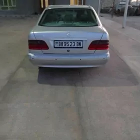 Mercedes-Benz E320 2001