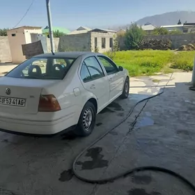 Volkswagen Bora 2001