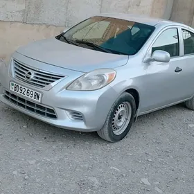 Nissan Versa 2011