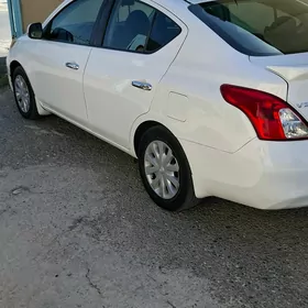 Nissan Versa 2013