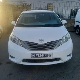 Toyota Sienna 2010