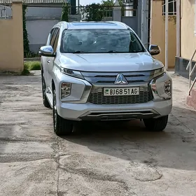Mitsubishi Pajero 2020