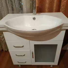 раковина с зеркалом