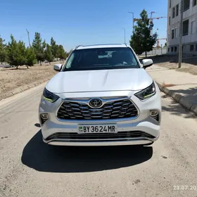 Toyota Highlander 2021