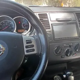 Nissan Versa 2010