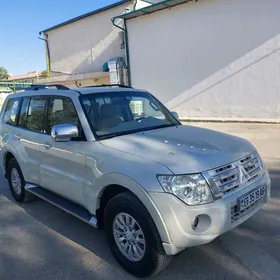 Mitsubishi Pajero 2014