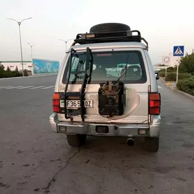 Mitsubishi Montero 1995