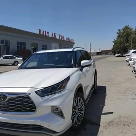 Toyota Highlander 2021