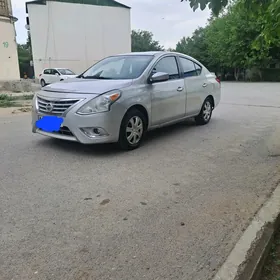 Nissan Versa 2015