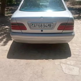 Mercedes-Benz E320 1996