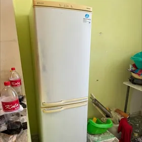холодильник Samsung