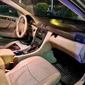 Mercedes-Benz C320 2001