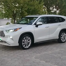 Toyota Highlander 2021
