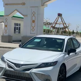 Toyota Camry 2022