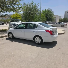 Nissan Versa 2012