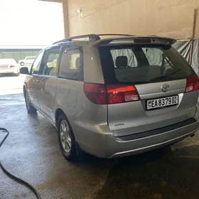 Toyota Sienna 2004