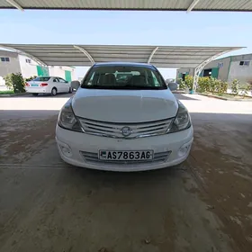 Nissan Tiida 2011