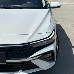 Hyundai Elantra 2025
