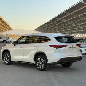 Toyota Highlander 2021