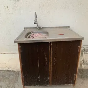 Hayat üçin moyka bilen şkaf