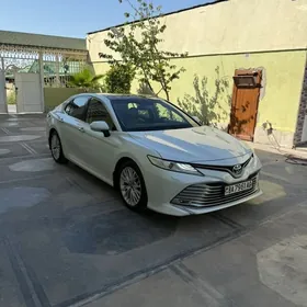Toyota Camry 2019