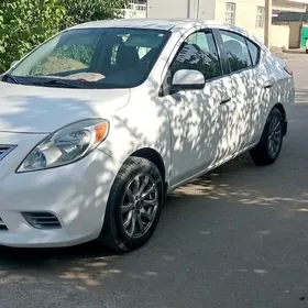 Nissan Versa 2012