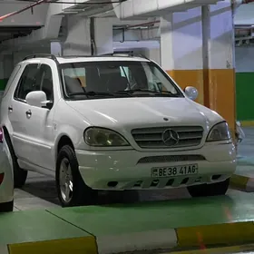 Mercedes-Benz M-Class 2001